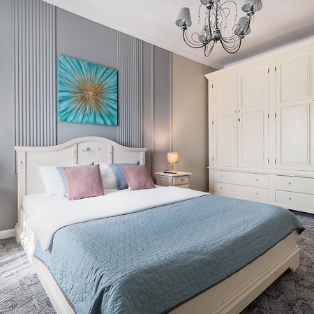 Moonlight Central Apartments Oradea Εξωτερικό φωτογραφία