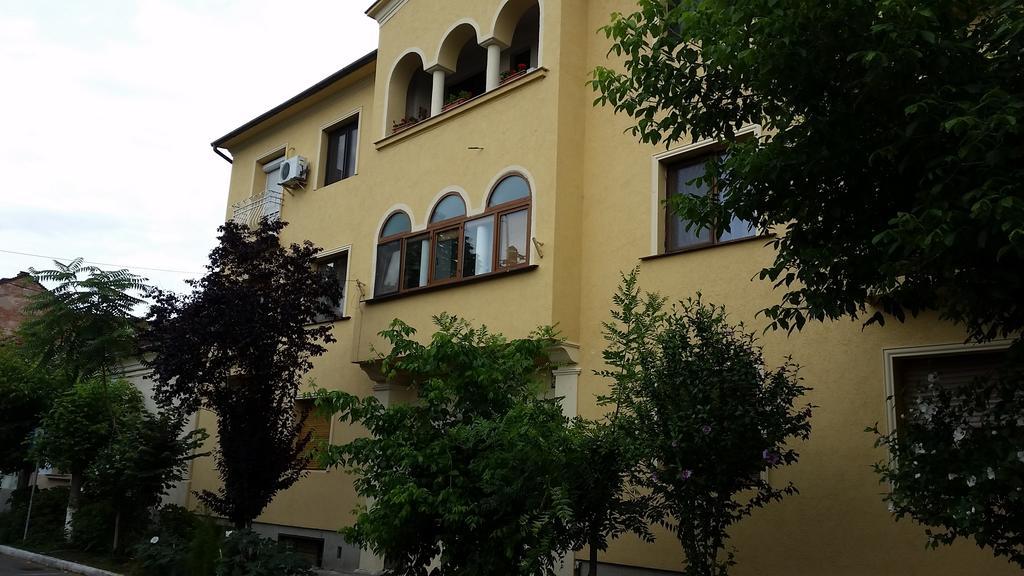 Moonlight Central Apartments Oradea Δωμάτιο φωτογραφία